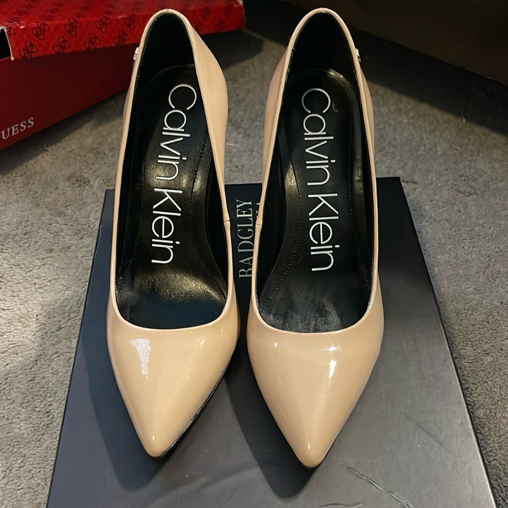 CALVIN KLEIN Women's Brady Pointed Toe Pumps